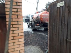 откачка септиков, откачка воды из дренажного колодца, откачка воды из колодца, откачка воды из котлована, фото № 00078